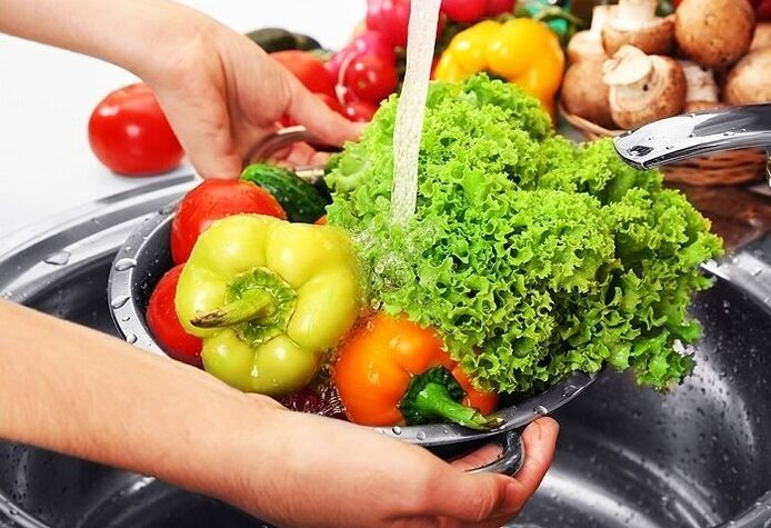 washing vegetables and herbs to prevent parasite infection
