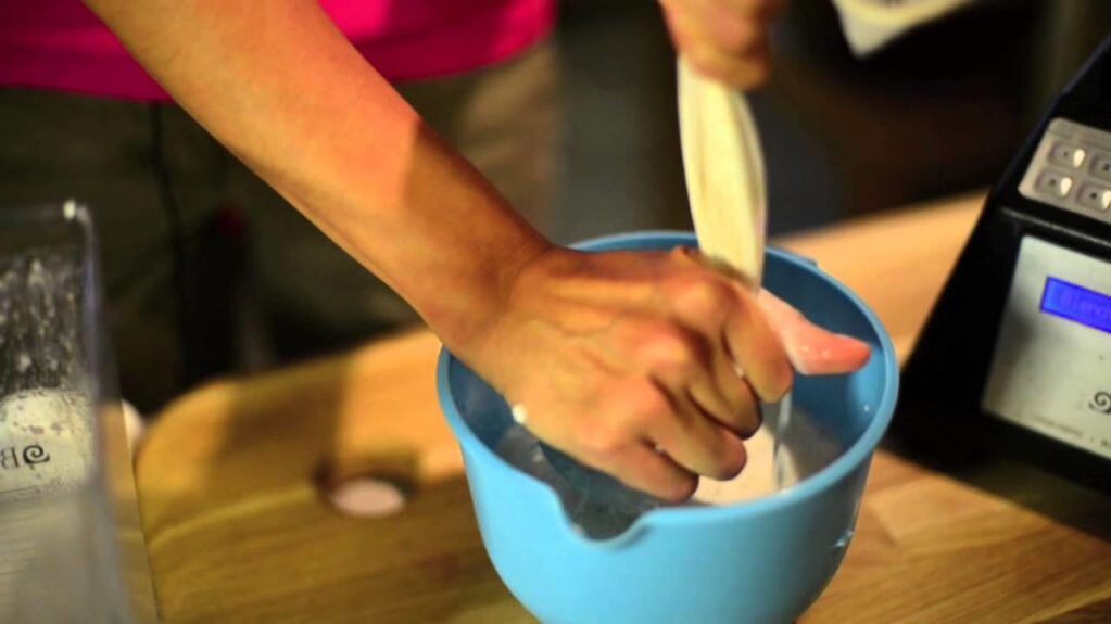 Preparation of pumpkin seed milk to remove worms in children